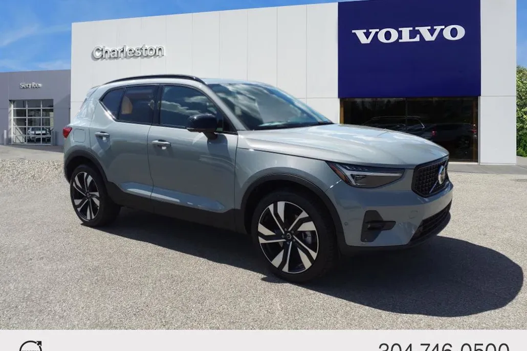 2025 Volvo XC40 Plus photo 1
