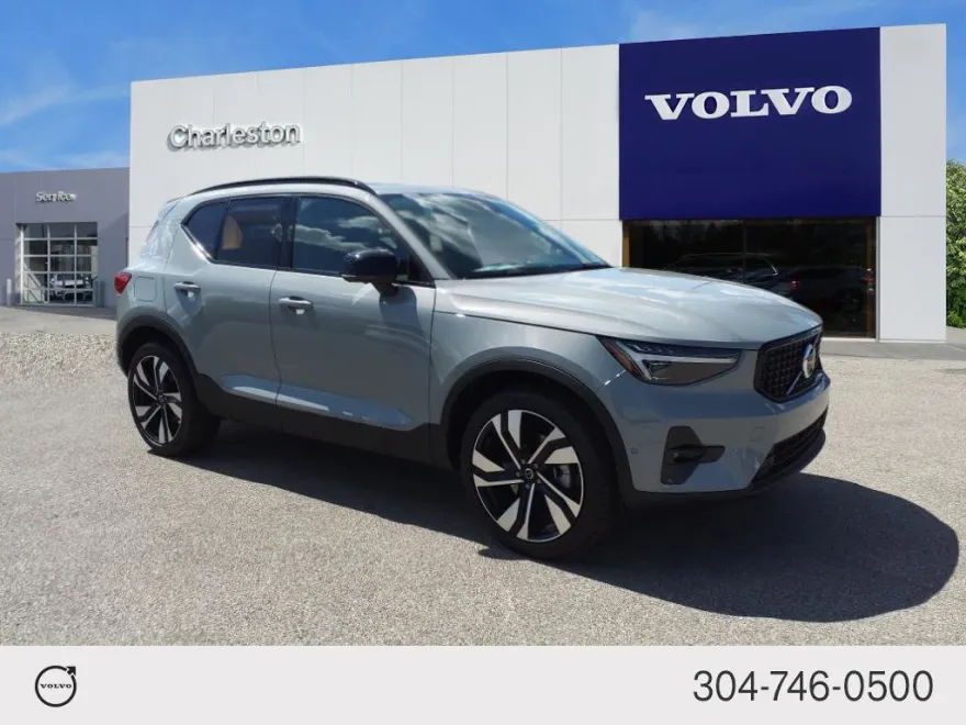 2025 Volvo XC40 Plus photo 1