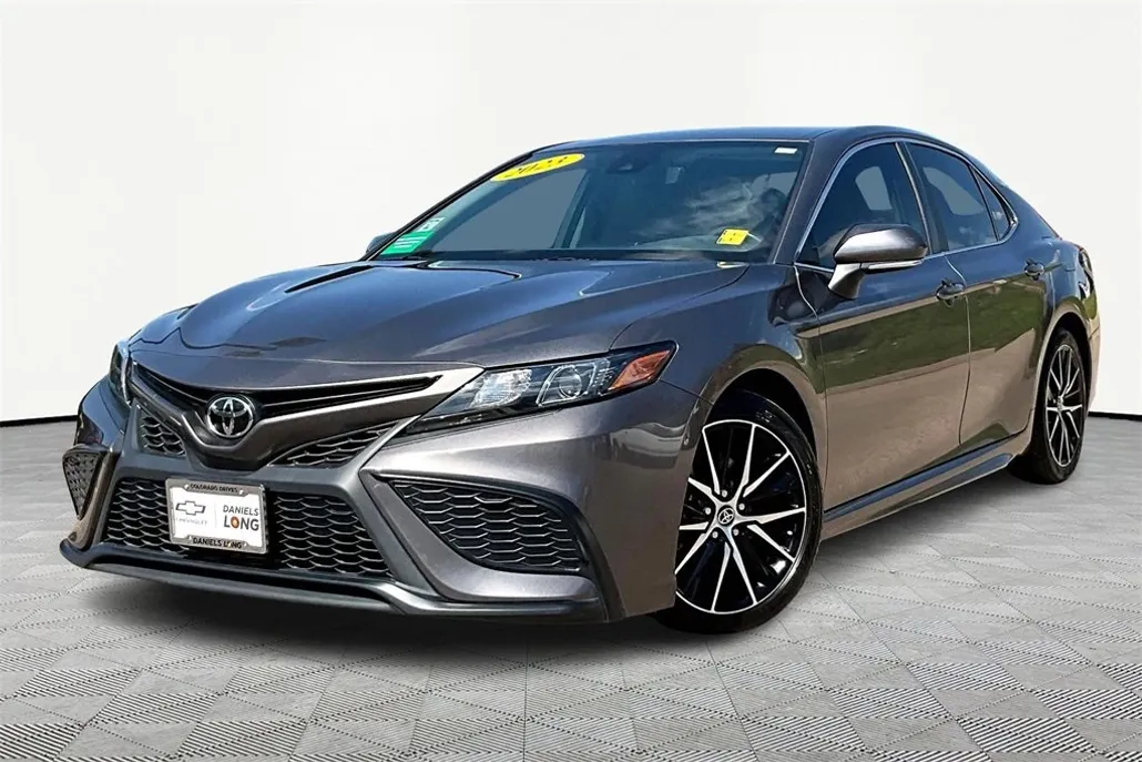 2023 Toyota Camry SE photo 1