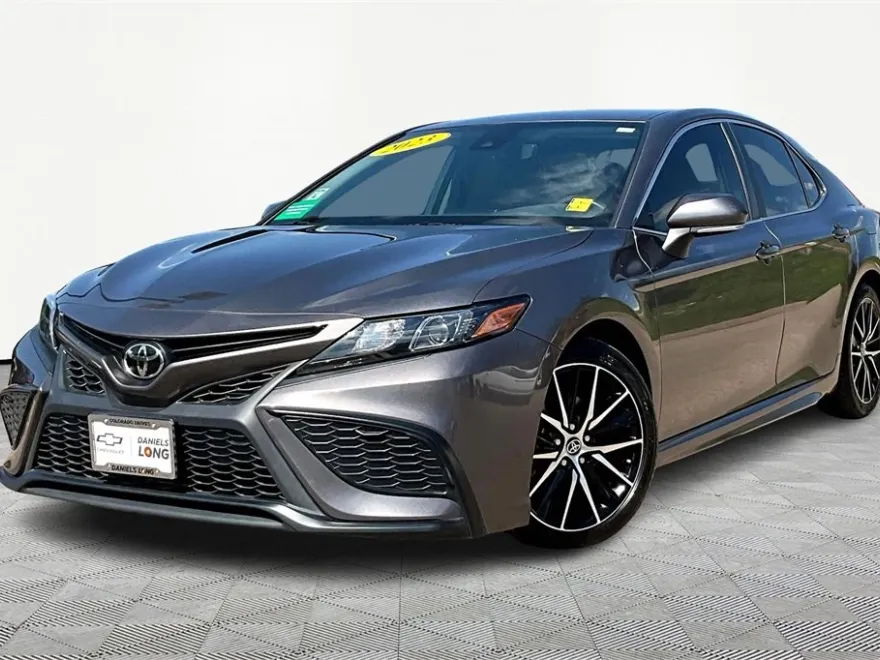 2023 Toyota Camry SE photo 1