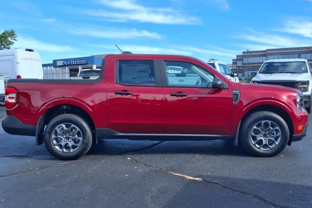 2025 Ford Maverick XLT photo 1