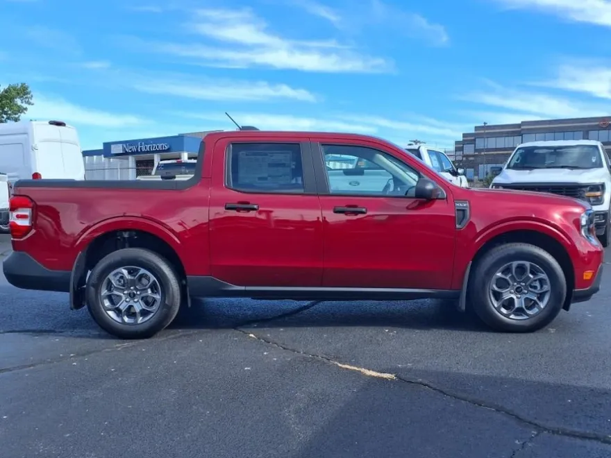 2025 Ford Maverick XLT photo 1
