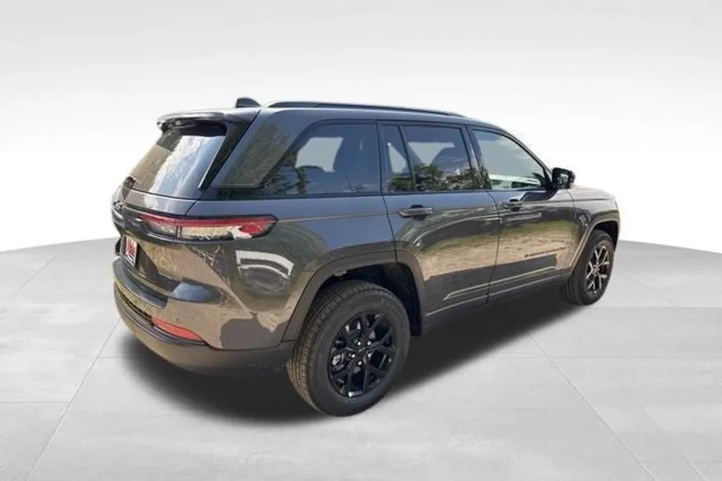 2025 Jeep Grand Cherokee Altitude photo 1