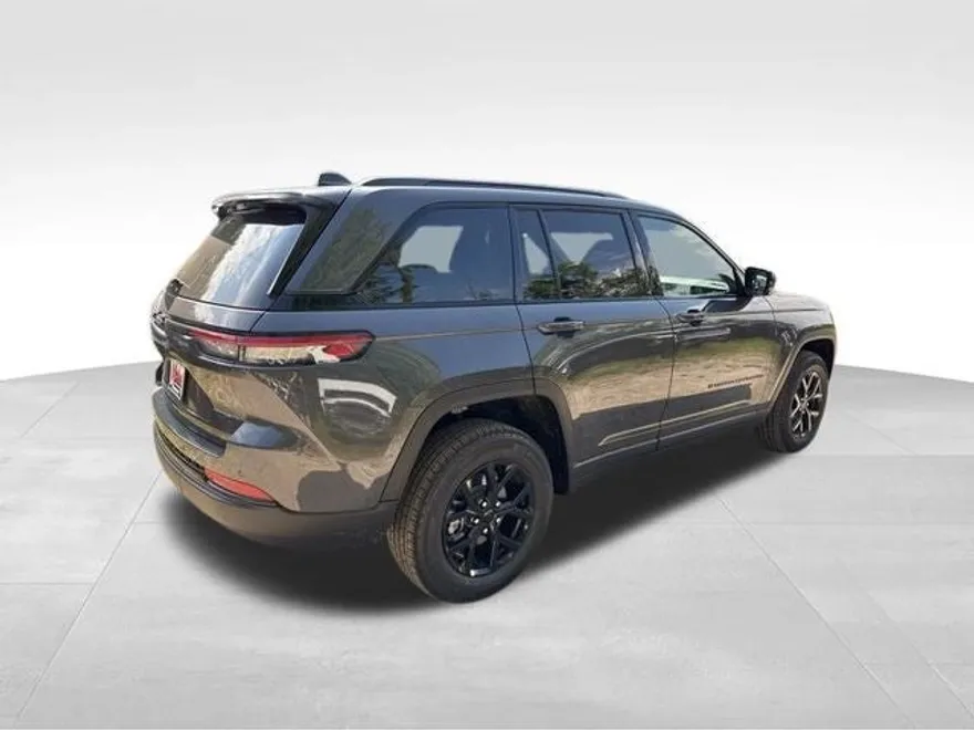 2025 Jeep Grand Cherokee Altitude photo 1