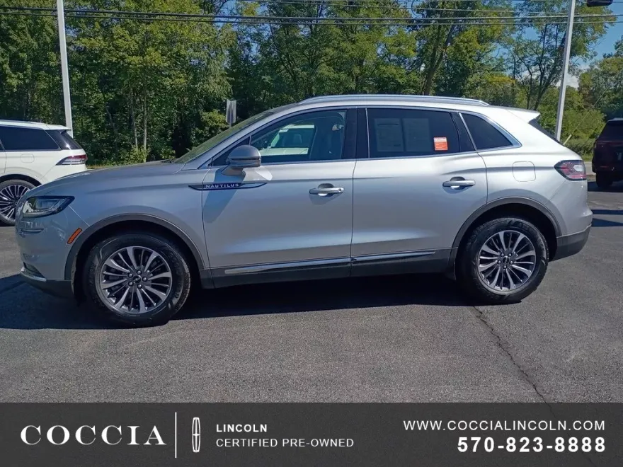 2023 Lincoln Nautilus Standard photo 1