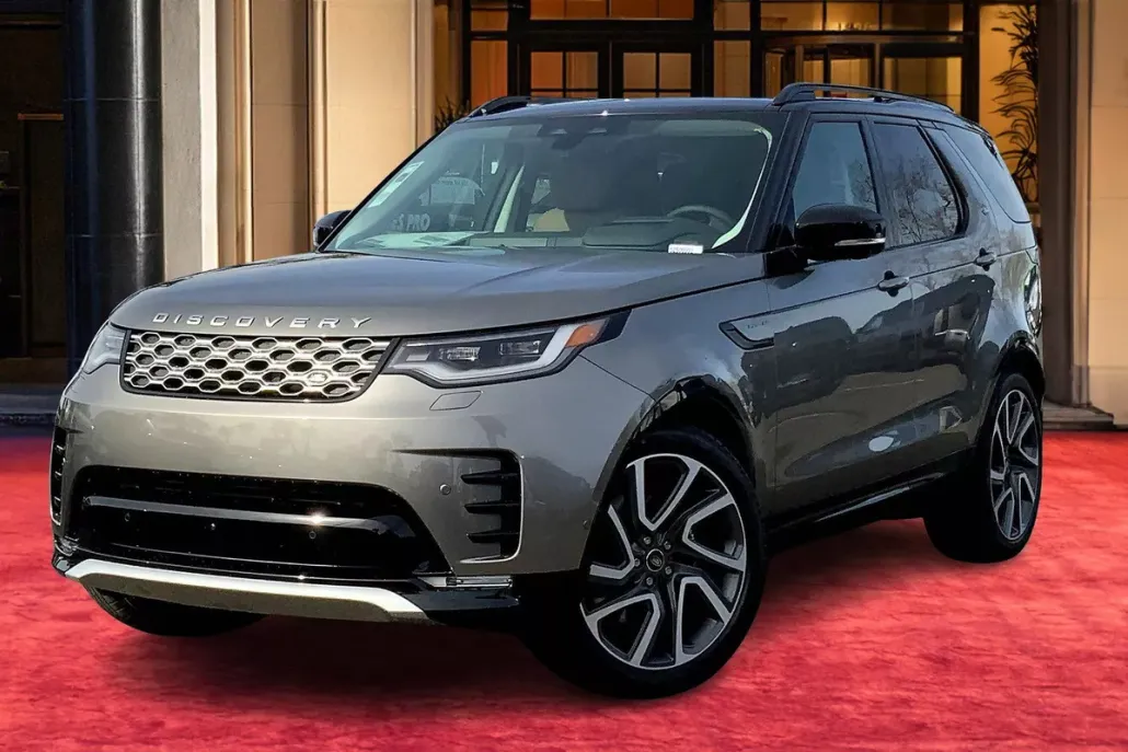 2025 Land Rover Discovery Metropolitan Edition photo 1