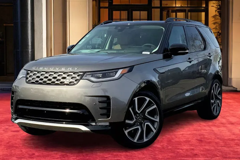 2025 Land Rover Discovery Metropolitan Edition photo 1