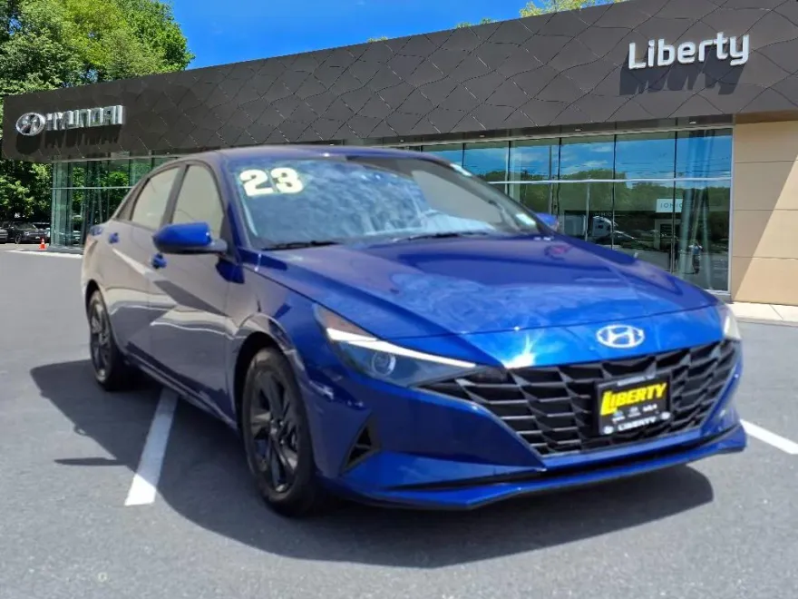 2023 Hyundai Elantra SEL photo 1