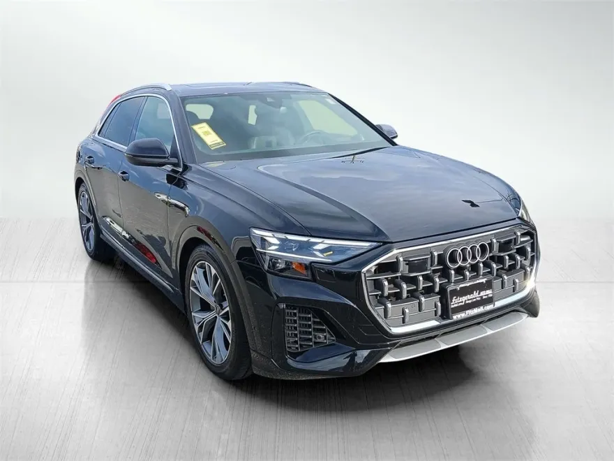 2024 Audi Q8 55 Prestige photo 1
