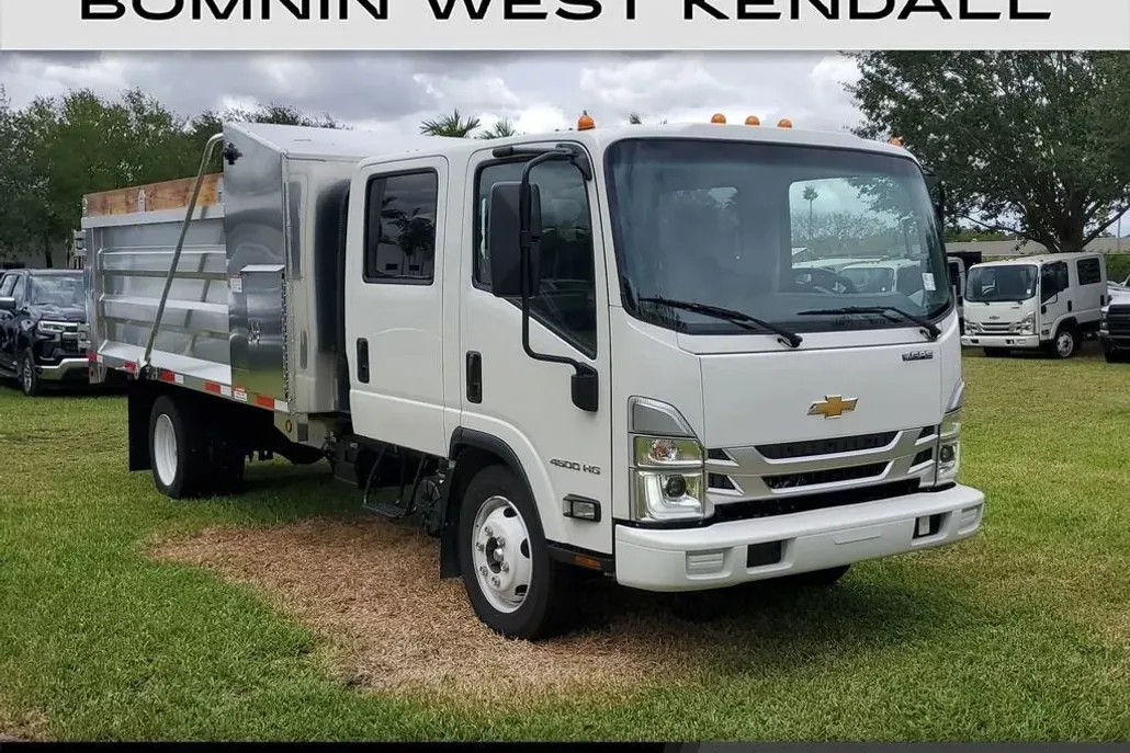 2025 Chevrolet Silverado 4500HD Base photo 1