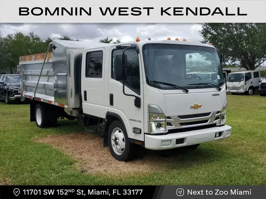 2025 Chevrolet Silverado 4500HD Base photo 1