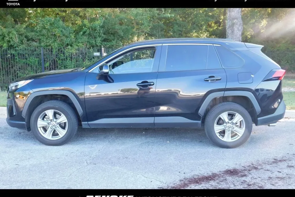 2024 Toyota RAV4 XLE photo 1