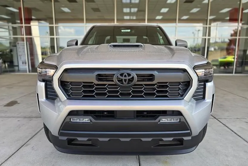 2025 Toyota Tacoma TRD Sport Double Cab photo 1