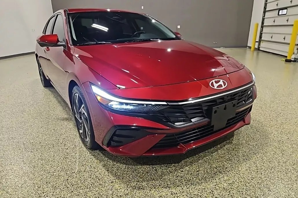 2024 Hyundai Elantra Limited photo 1