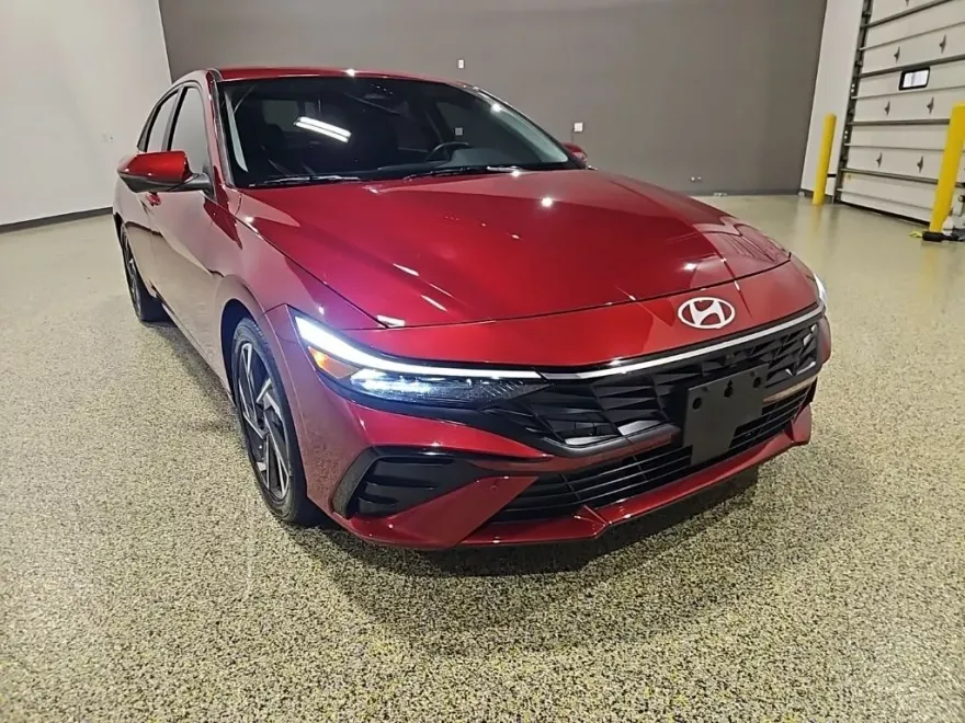 2024 Hyundai Elantra Limited photo 1