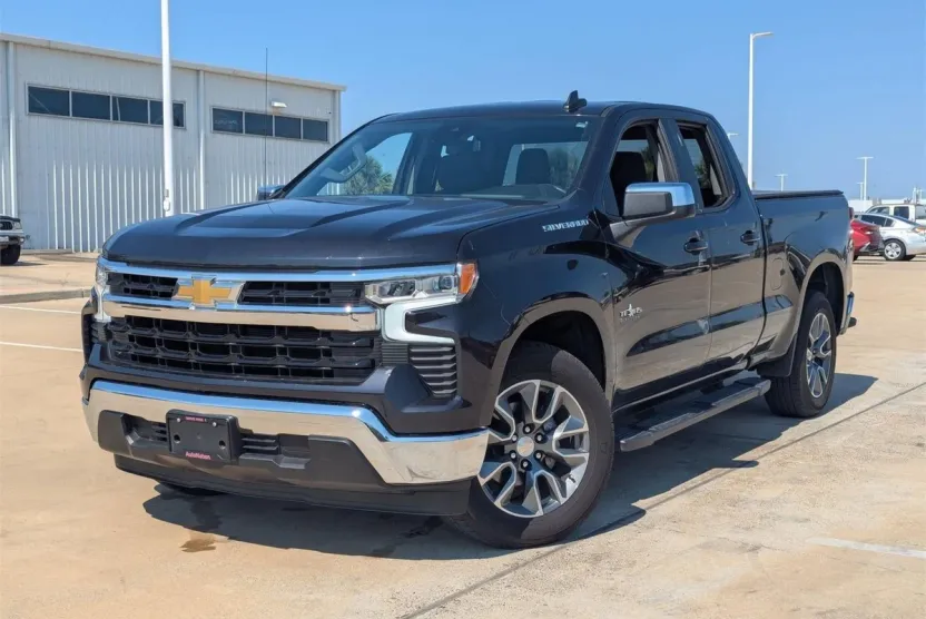 2024 Chevrolet Silverado 1500 LT photo 1