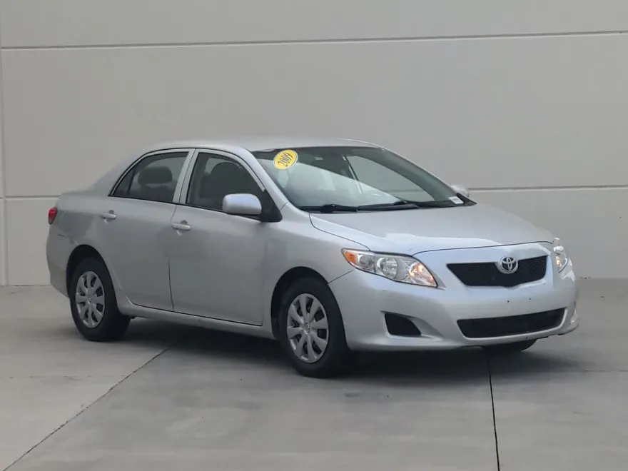 2009 Toyota Corolla LE photo 1