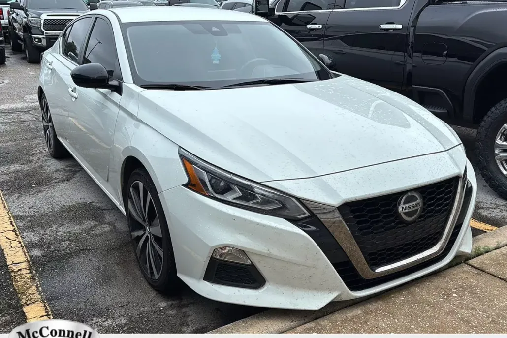 2022 Nissan Altima 2.5 SR photo 1