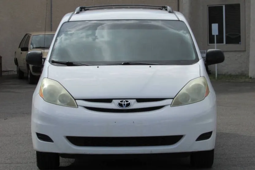 2006 Toyota Sienna CE photo 1
