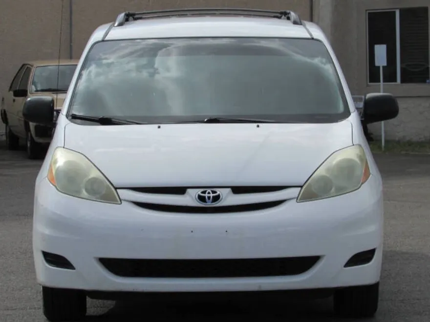2006 Toyota Sienna CE photo 1