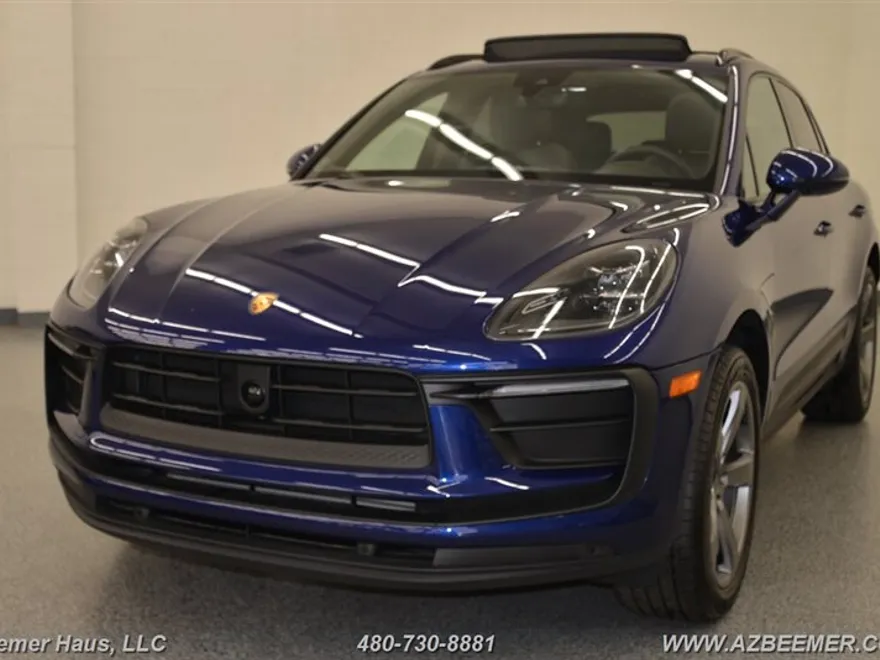 2023 Porsche Macan T photo 1