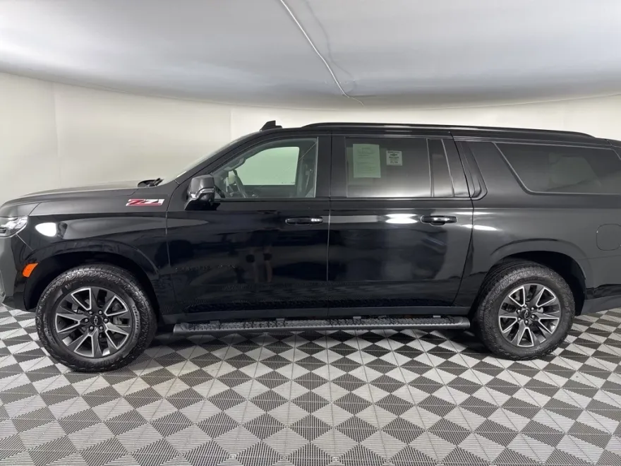 2024 Chevrolet Suburban Z71 photo 1