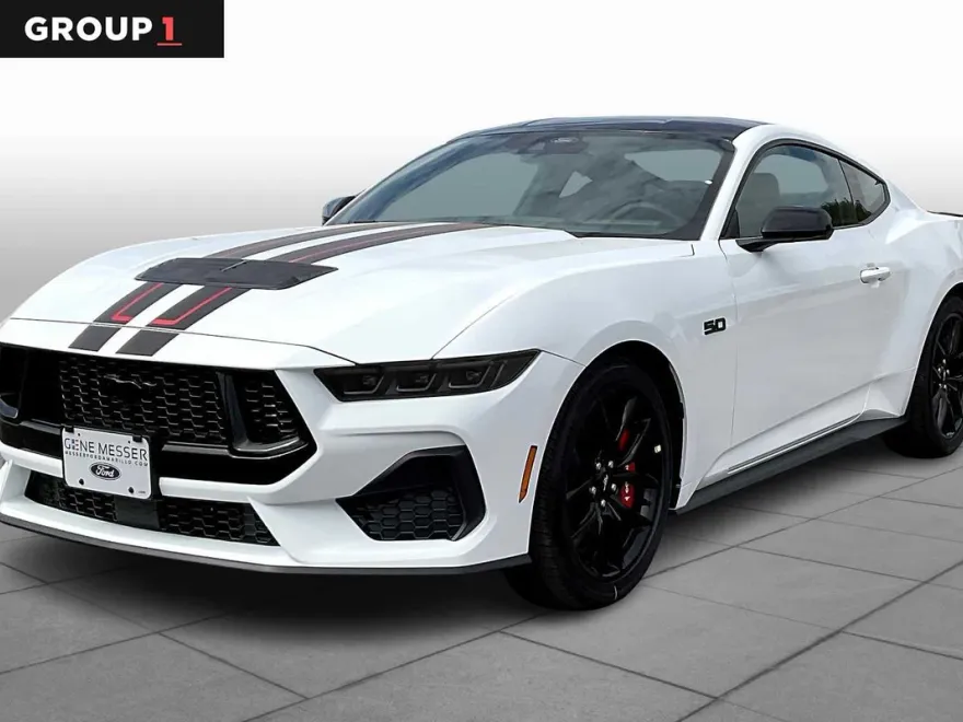 2025 Ford Mustang GT photo 1