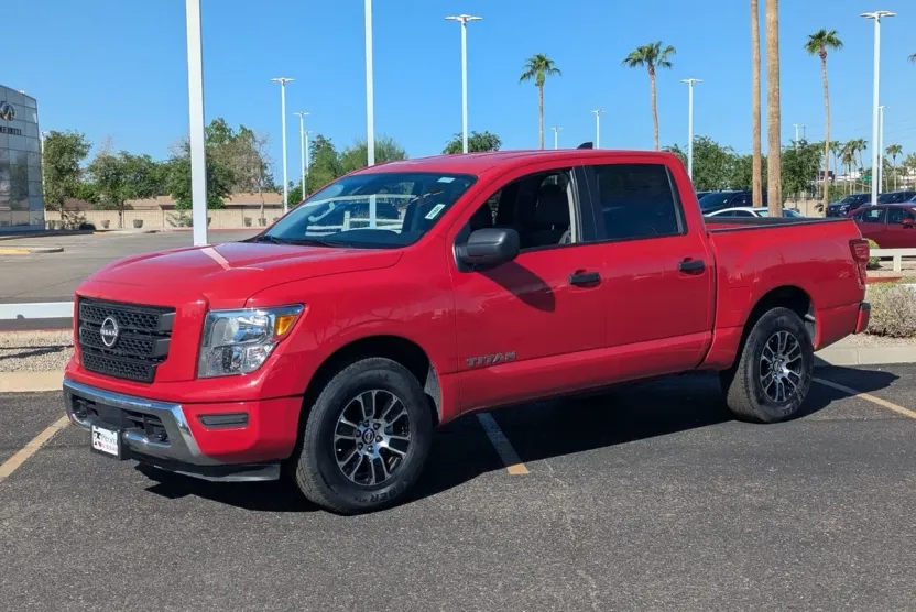 2023 Nissan Titan SV photo 1