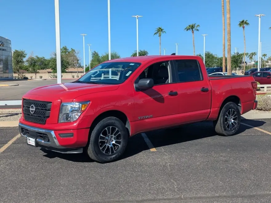2023 Nissan Titan SV photo 1
