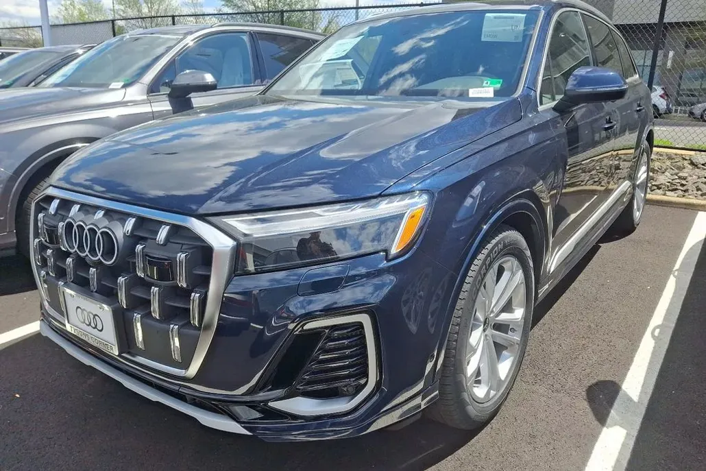 2025 Audi Q7 Premium Plus photo 1