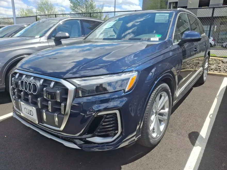 2025 Audi Q7 Premium Plus photo 1