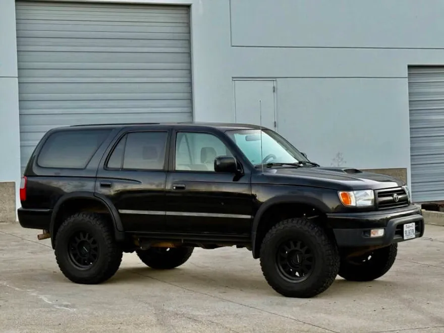 1999 Toyota 4Runner SR5 V6 photo 1