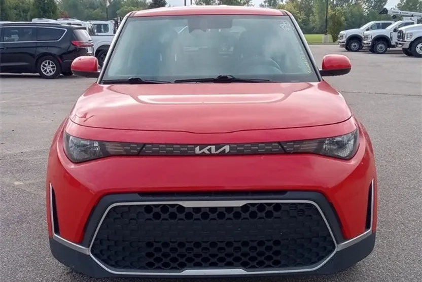 2024 Kia Soul LX photo 1