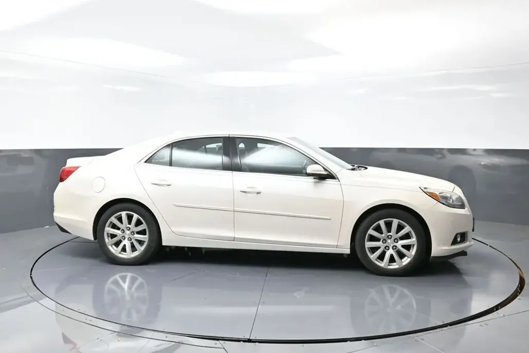 2013 Chevrolet Malibu 2LT photo 1