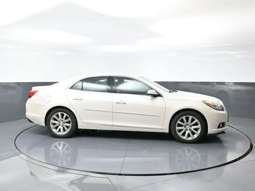 2013 Chevrolet Malibu 2LT photo 1