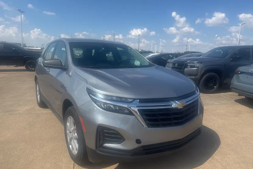 2024 Chevrolet Equinox LS photo 1