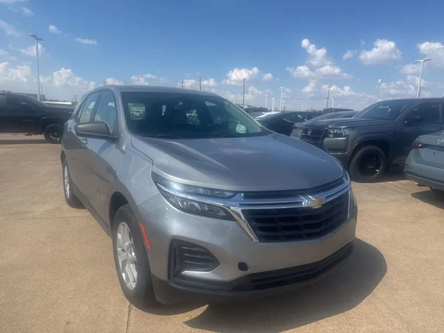 2024 Chevrolet Equinox LS photo 1