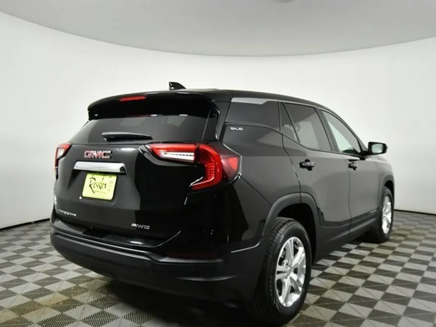 2024 Gmc Terrain SLE photo 1