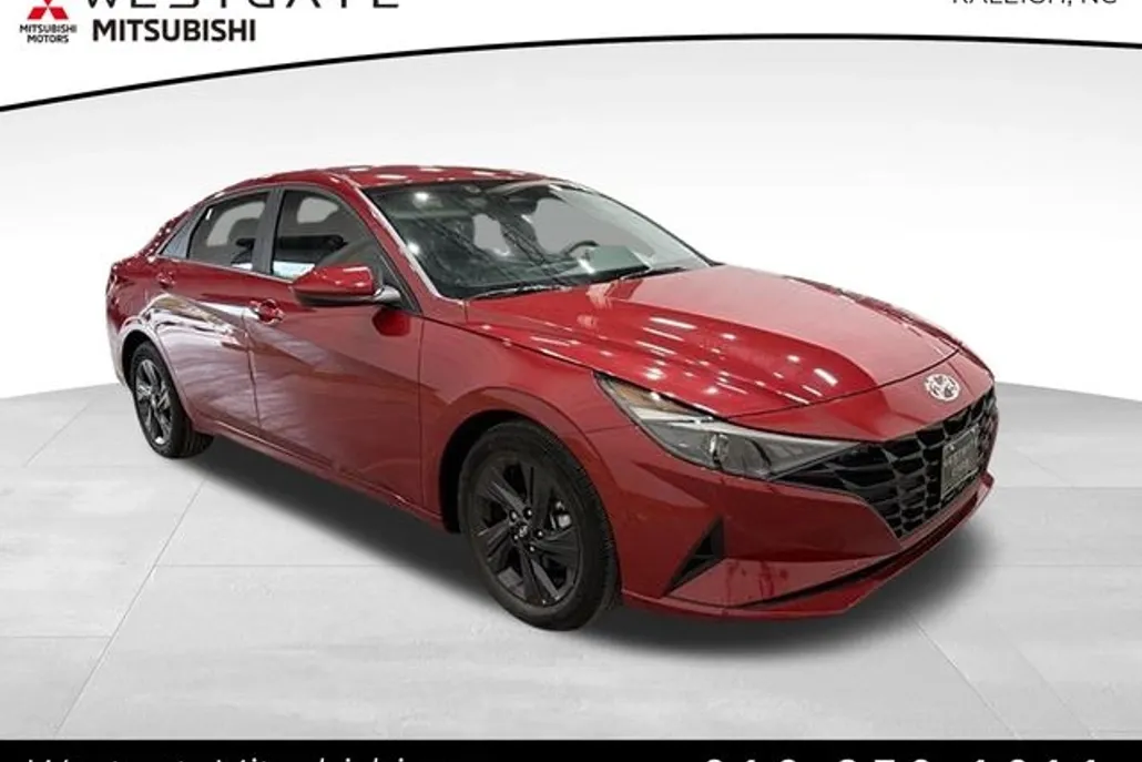 2022 Hyundai Elantra SEL photo 1