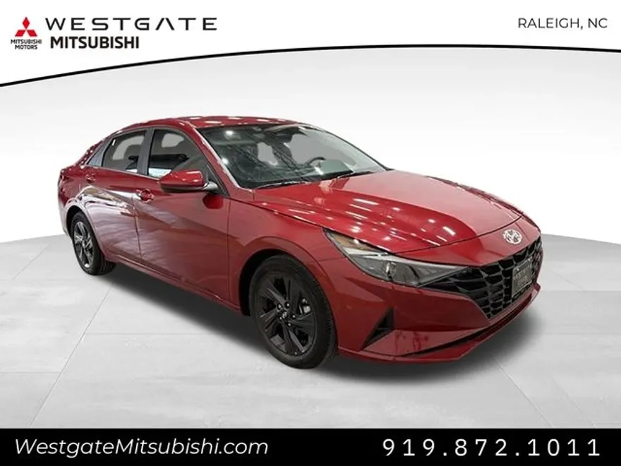 2022 Hyundai Elantra SEL photo 1