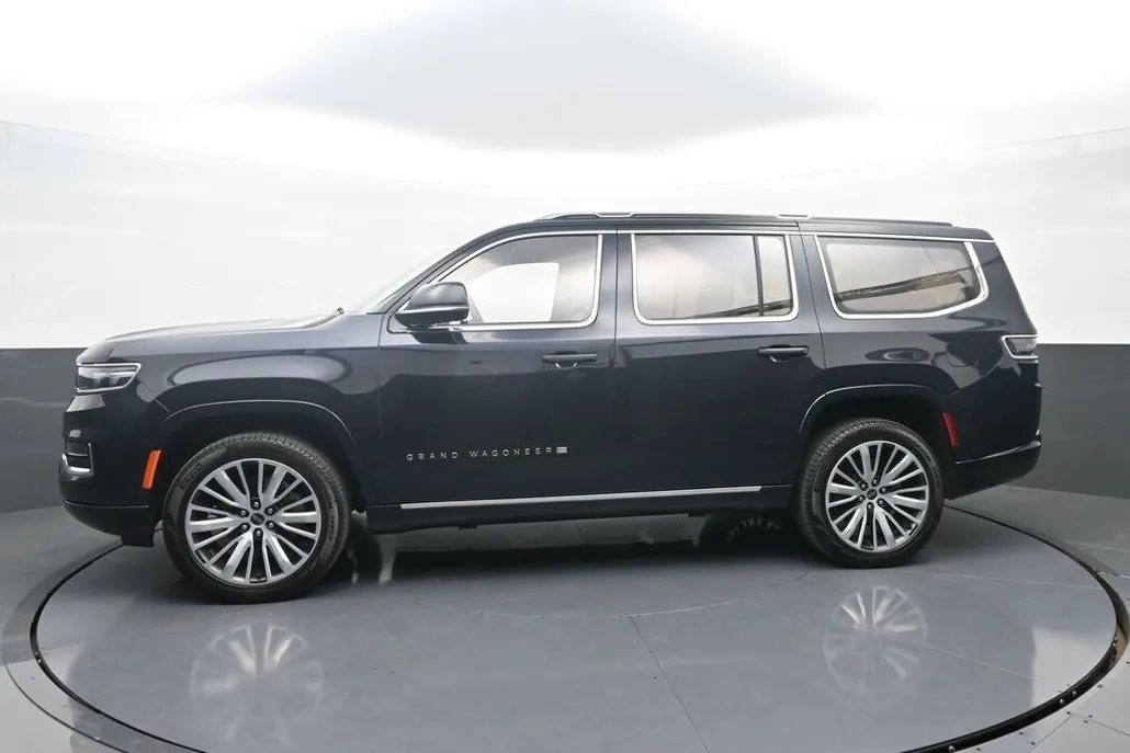 2023 Jeep Grand Wagoneer III photo 1