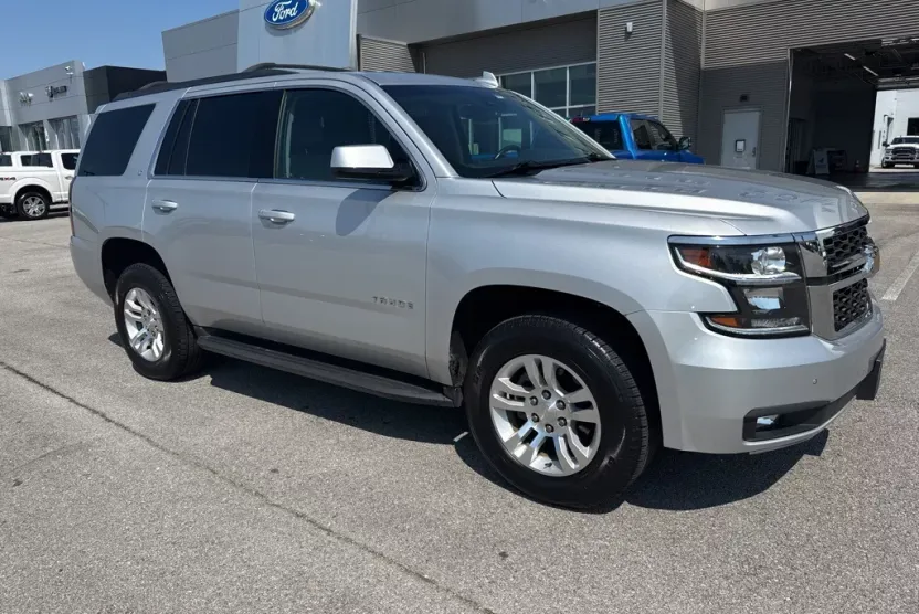 2019 Chevrolet Tahoe LT photo 1