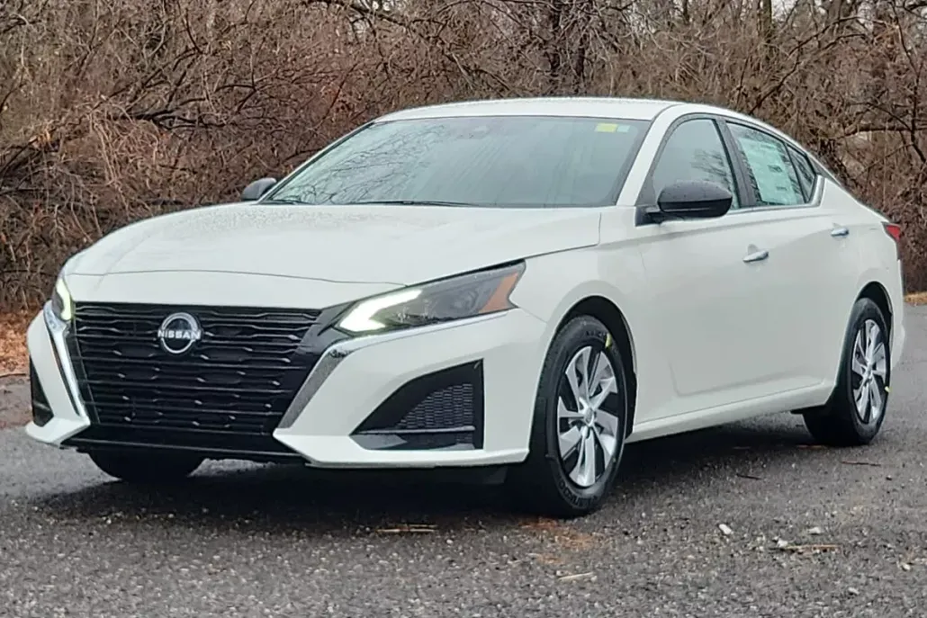 2025 Nissan Altima S photo 1