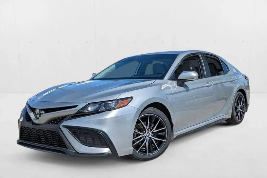 2024 Toyota Camry SE photo 1