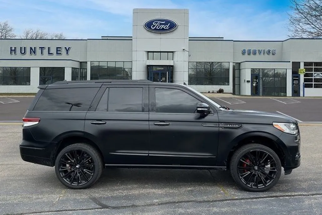 2023 Lincoln Navigator Black Label photo 1