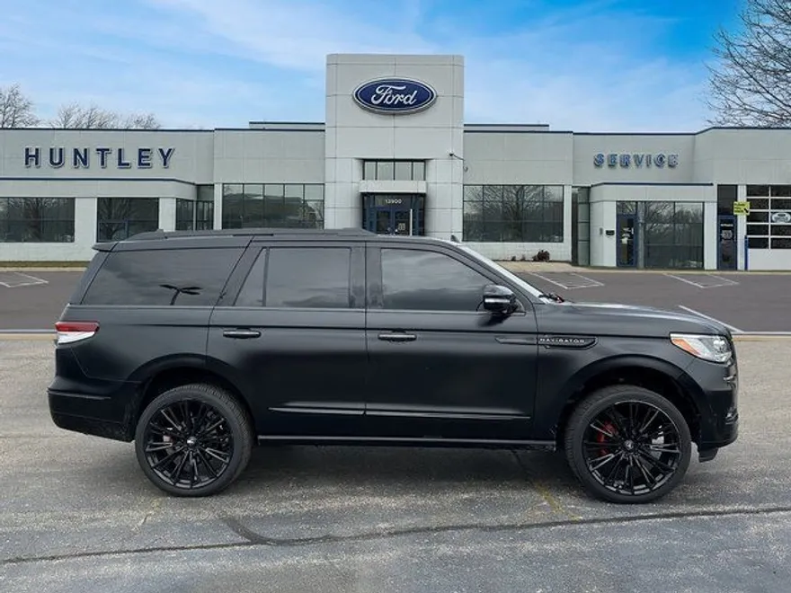 2023 Lincoln Navigator Black Label photo 1