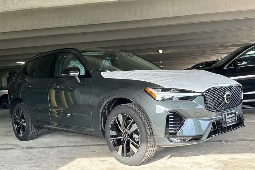 2026 Volvo XC60 B5 Plus photo 1