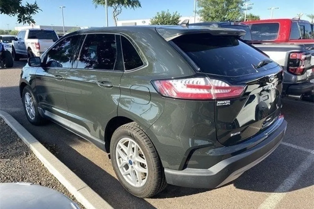 2022 Ford Edge SEL photo 1