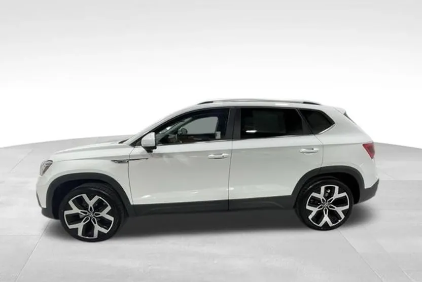 2022 Volkswagen Taos SEL photo 1
