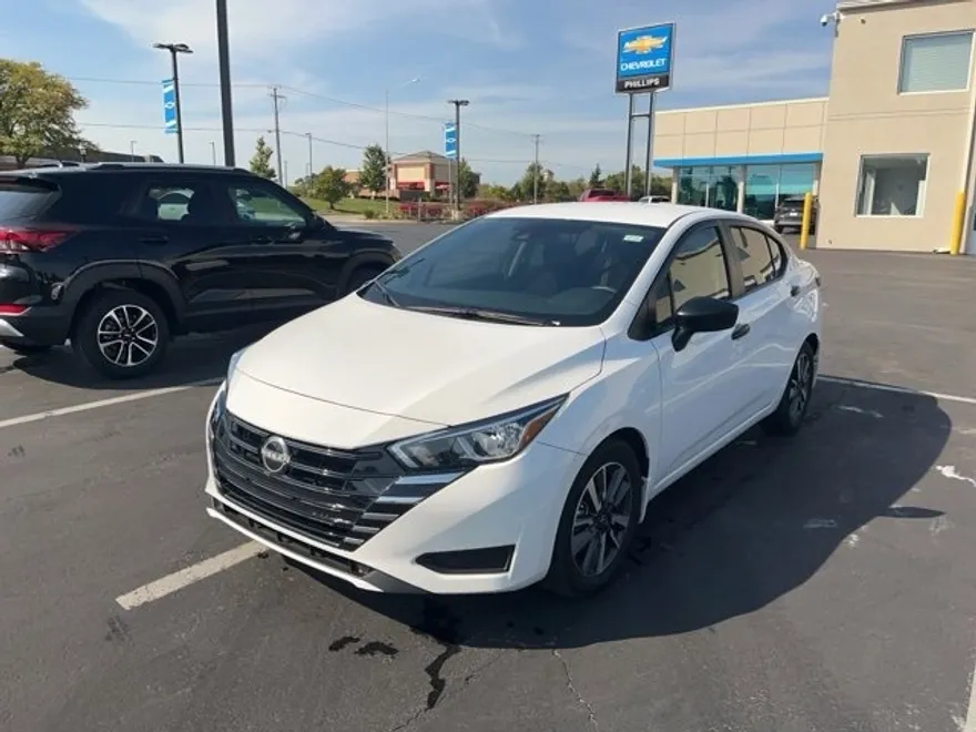 2024 Nissan Versa 1.6 S photo 1